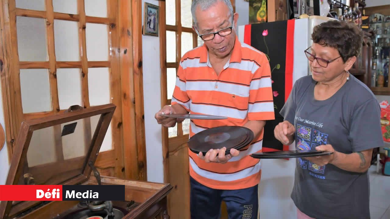 Des vinyles contenant d’anciens trésors musicaux.