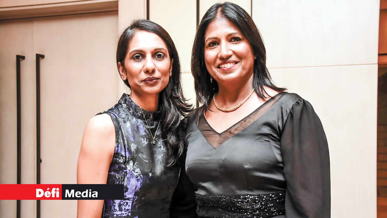 Yachina Chinnayya Khedun, décoratrice d’intérieur chez Monde de la Maison ; et Devi Eyasim, Market Manager de PropertyCloud.