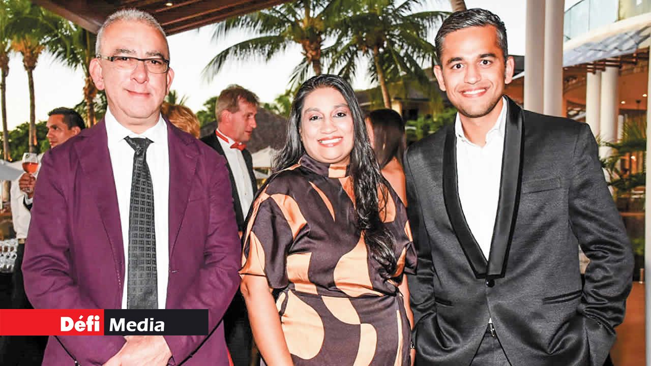Padam Punjabi, directeur de G.M Punjabi & Co. Ltd ; Prema Ibrahim, Business Developer Executive chez Le Défi Media Group ; Nitin Khanchandani de G.M Punjabi & Co. Ltd.