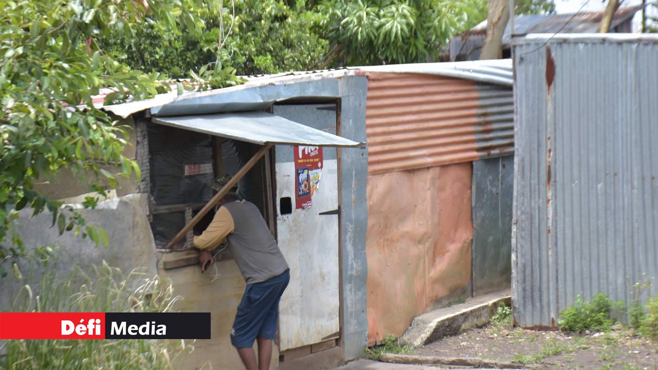 Le seul petit commerce du coin.