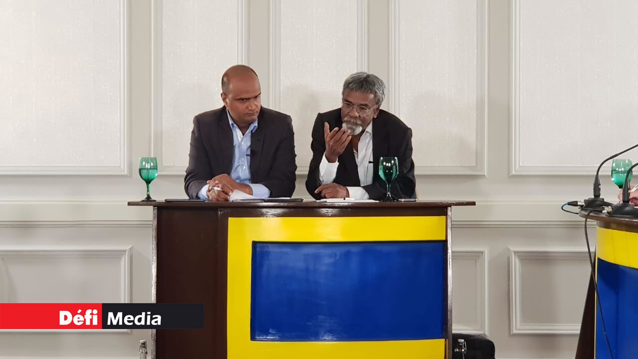 Le forum-débat est co-animé par Nawaz Noorbux et Malenn Ooodiah.