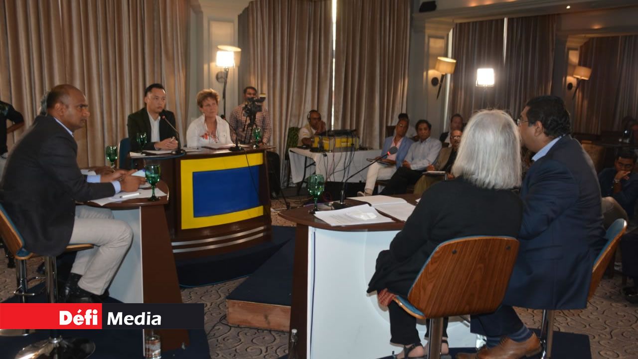 Le forum-débat a eu lieu à l'hôtel Le Labourdonnais