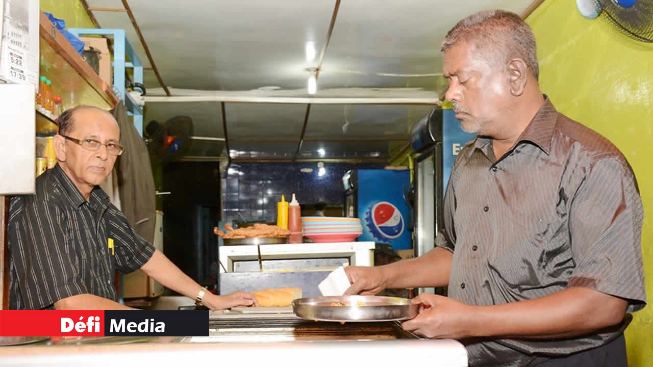 Après le 31 mars, vous ne verrez plus Yoonooskhan derrière le comptoir de l’Hôtel Providence. Yoonooskhan