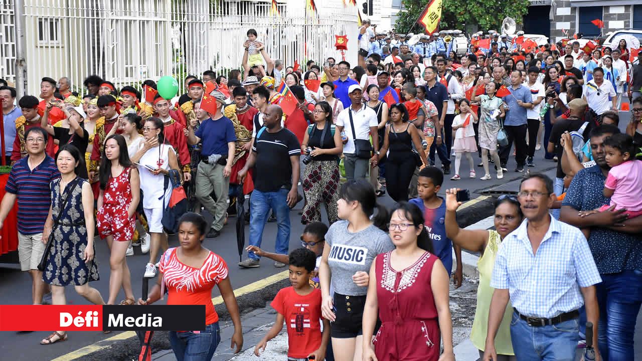 La communauté chinoise, l’ambassade de Chine et le ministere des Arts et de la Culture se sont donnés rendez-vous dans les rues de Port-Louis. Nouvel An chinois
