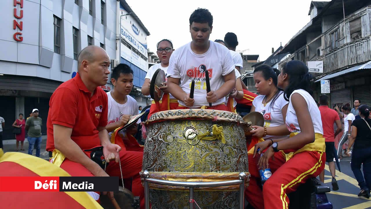 L’équipe de Atilla était présente au son du tambour et des cymbales pour faire danser les loups et dragons dans les rue. Nouvel An chinois