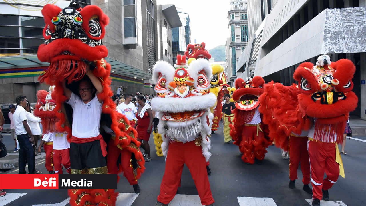 Loup et dragon chinois ont défilé dans les rues de Port-Louis pour marquer l’ouverture des festivités pour le Nouvel An chinois. Nouvel An chinois