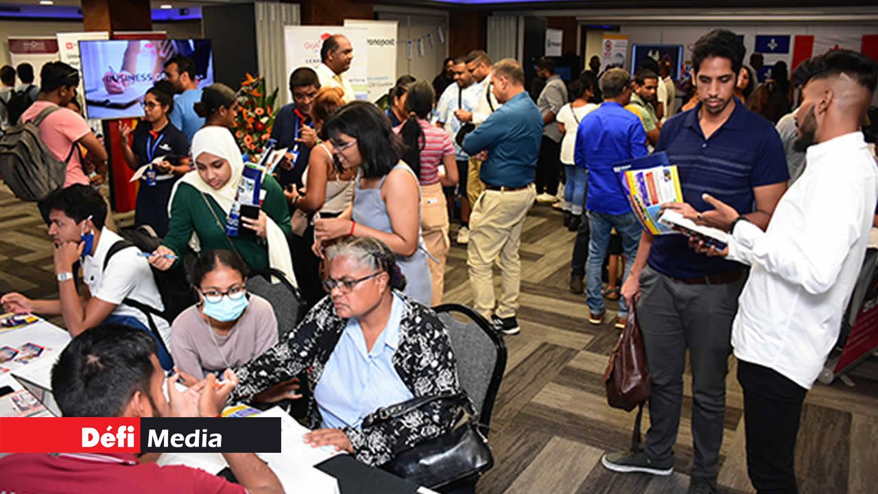 Campus Abroad Mauritius Ltd a reçu les étudiants mauriciens désireux de poursuivre leurs études à l’extérieur. Certains jeunes étaient accompagnés de leurs parents.
