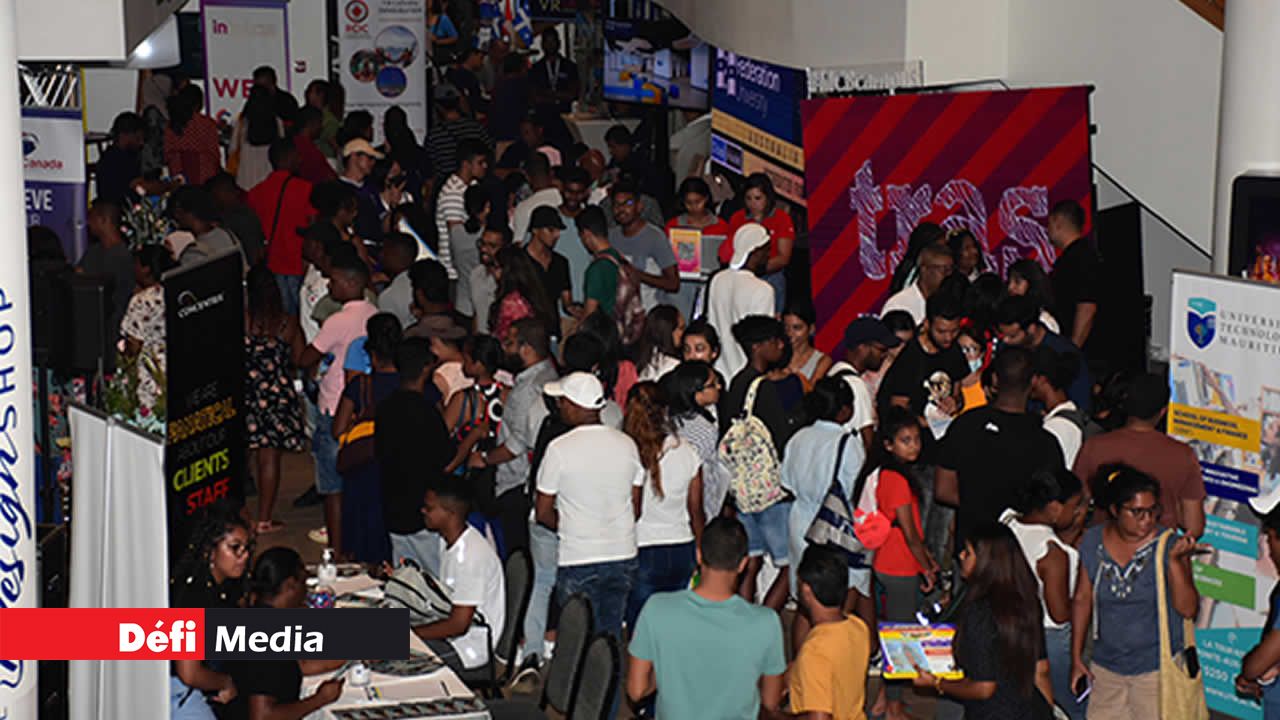 Une vue d’ensemble de la foule qui était au rendez-vous pendant les deux jours qu’a duré le Career Lounge.