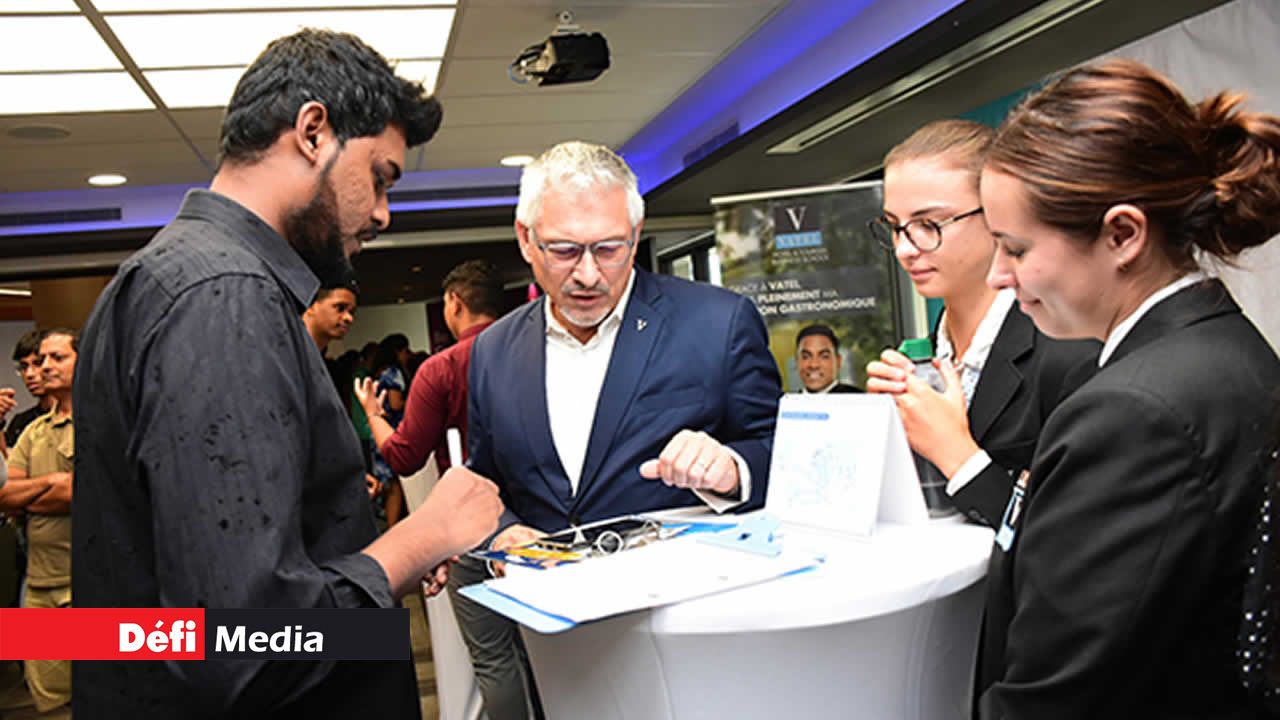 Les jeunes passionnés par le secteur touristique ont pu exprimer leur intérêt et prendre les informations nécessaires à Vatel Mauritius qui compte plus de 50 écoles de management hôtelier dans le monde.