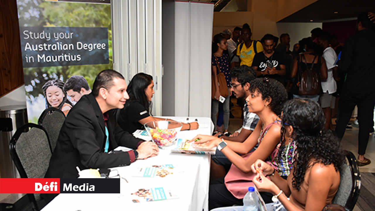 Le Charles Telfair Campus est un des pionniers de l’enseignement privé à l’île Maurice. Les représentants de l’institut ont indiqué aux visiteurs le large éventail de diplômes Curtin, son « leading academic partner ».