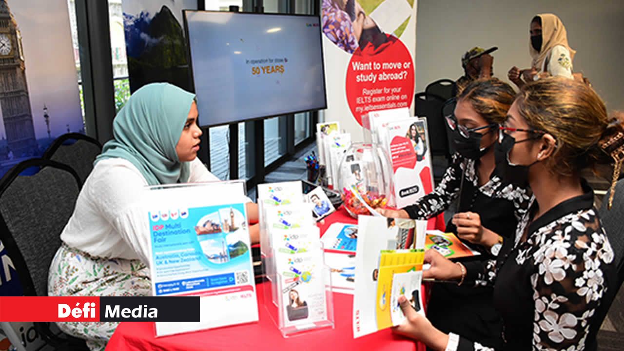 Durant le Career Lounge, les représentants d’IDP Education Mauritius ont conseillé les jeunes sur les étapes pour étudier à l’extérieur et ont répondu à leurs questions.