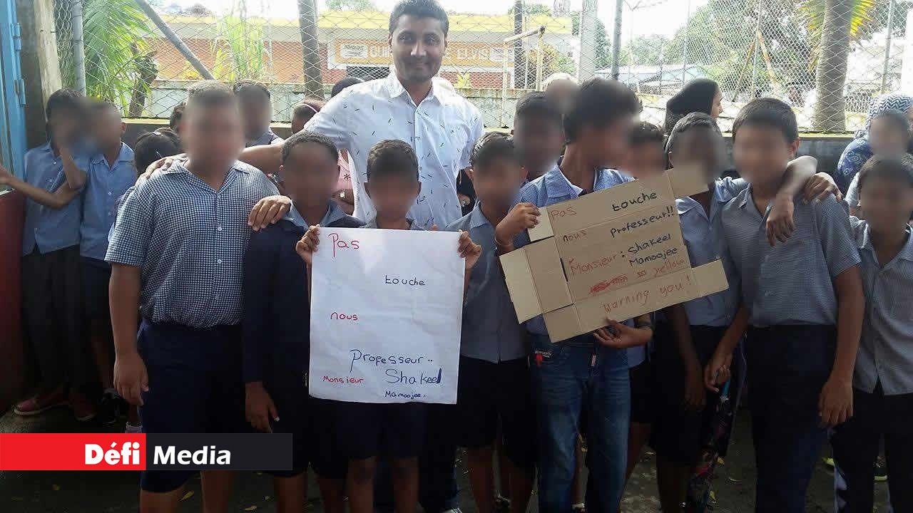 Des parents et des élèves ont effectué un sit-in à la Sir Claude Noel Government School ce mercredi 5 avril.