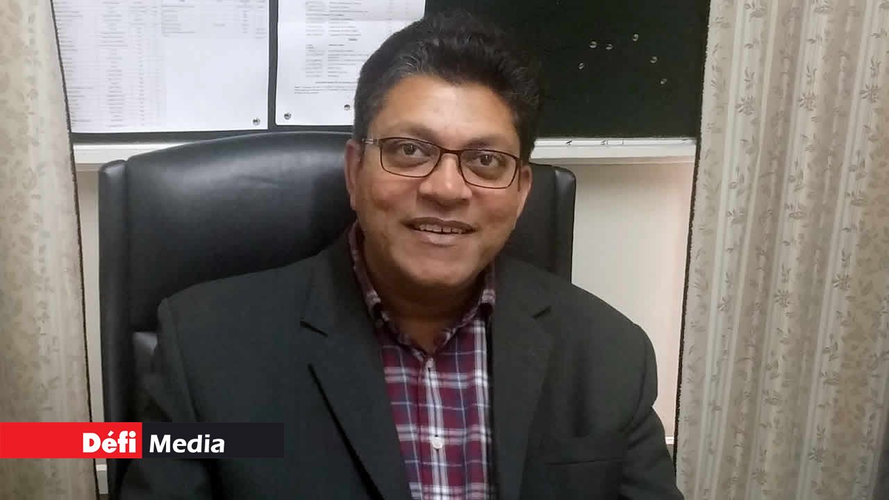 Sanjeev Kumar Sobhee  est un homme attentif, patient et positif.