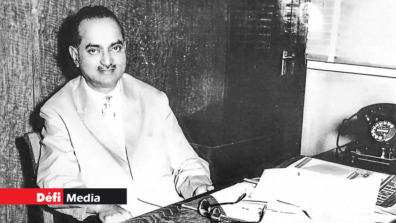 En 1963, Sookdeo Bisoondoyal était le ministre des Collectivités locales et du Mouvement coopératif.