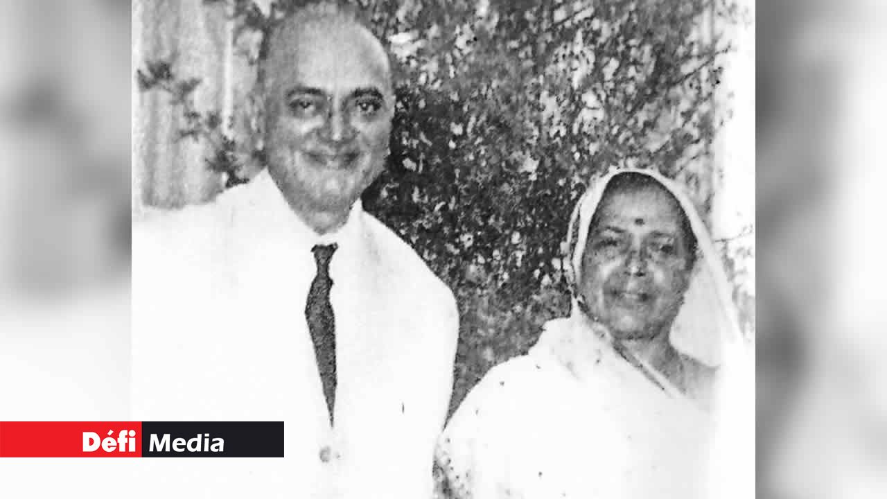 Sookdeo Bissoondoyal et son épouse.