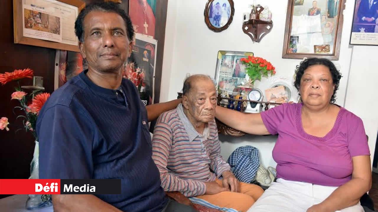 Émile, au centre, malgré ses 99 ans, s’est interposé pour tenter de protéger sa fille.