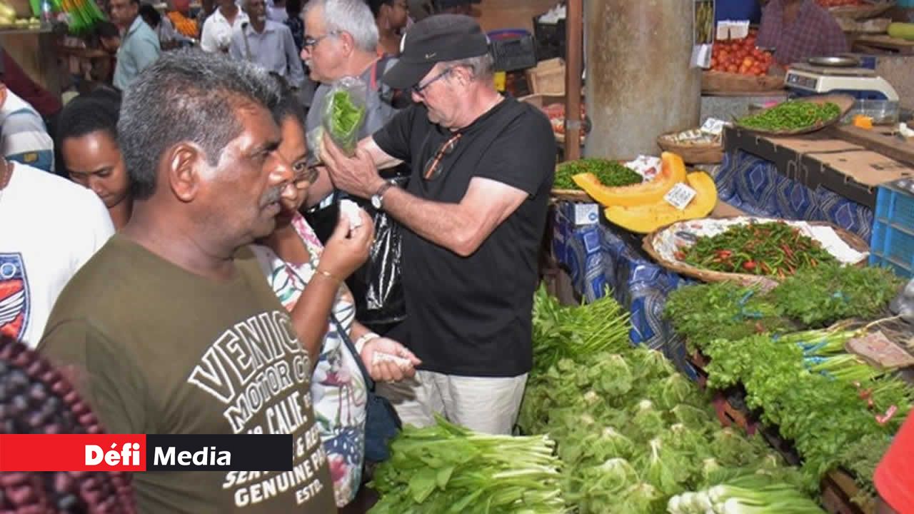 Le prix des légumes prend l’ascenseur. Les consommateurs doivent davantage débourser en cette période inflationiste. Les planteurs de leur côté avancent qu’il est de plus en plus difficile d’offrir des légumes de qualité sans une ressource essentielle telle que l’eau.