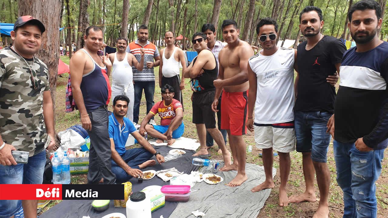 Des travailleurs bangladais de la Compagnie mauricienne de textile de la Tour Koenig à Mont-Choisy.