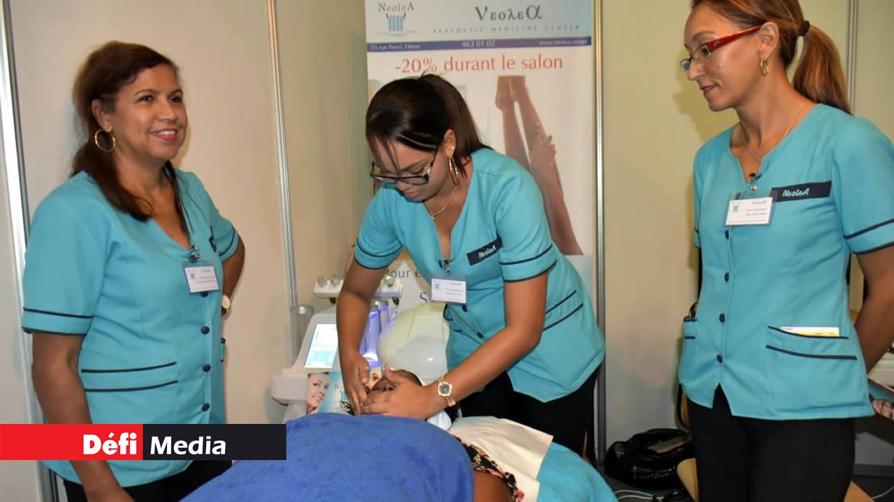 Une petite séance de soins rapides n’est pas de refus au stand de Neola.