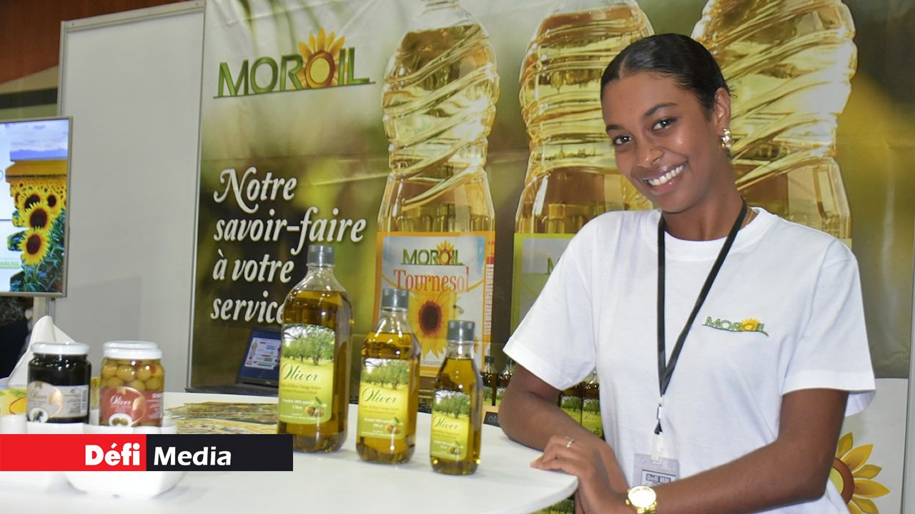 Moroil propose toute une gamme d’huiles d’olive et des olives à déguster.