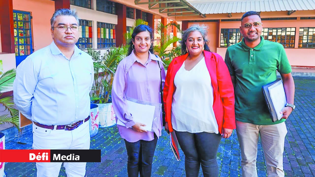 Les quatre candidats de l’Alliance du Changement au Ward 2 : le Dr Vicky Naga, Jasmine Denmamode, Harsha Beeharry et Randy Manikon.