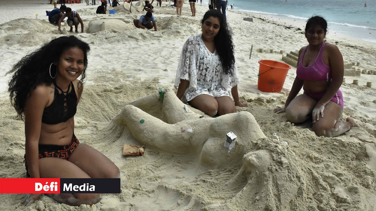 La Femme de Sable qui représente Dame Nature créée par Tania Caliste, Yeshna Beersee et Youstacha Jugloll. La Femme de Sable qui représente Dame Nature créée par Tania Caliste, Yeshna Beersee et Youstacha Jugloll.