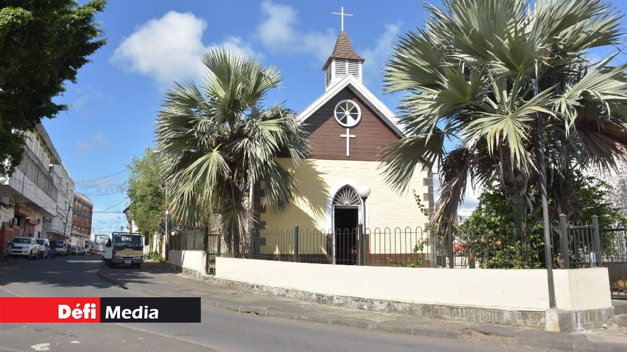 La chapelle de Saint Antoine qui accueille des croyants venus prier avant de prendre leur travail..