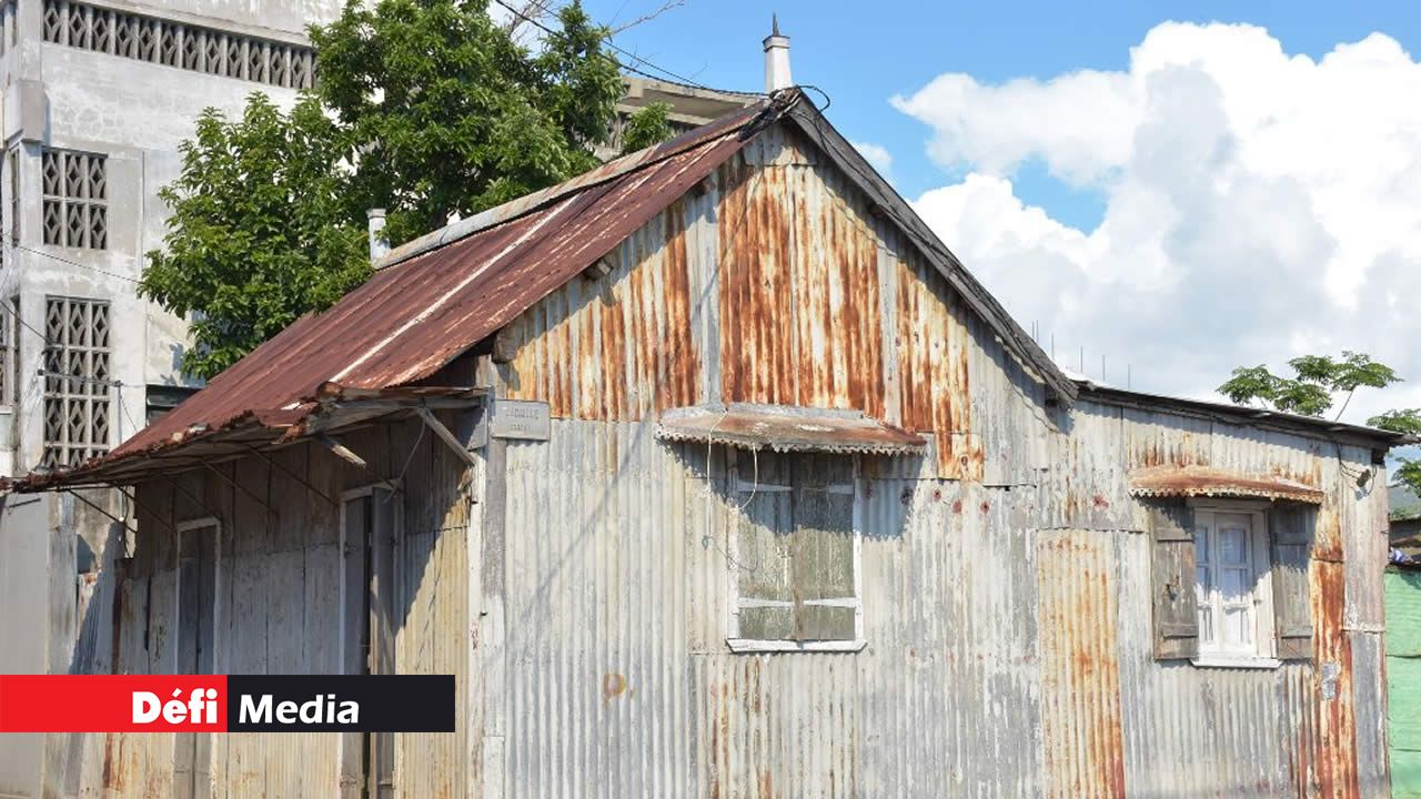 Le lieu comporte des maisons traditionnelles, comme celle-ci, qui ont resisté au temps.