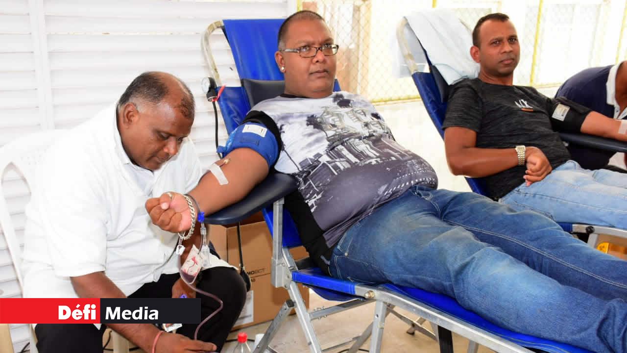 Mega Blood Donation dans les locaux du Défi Media Group