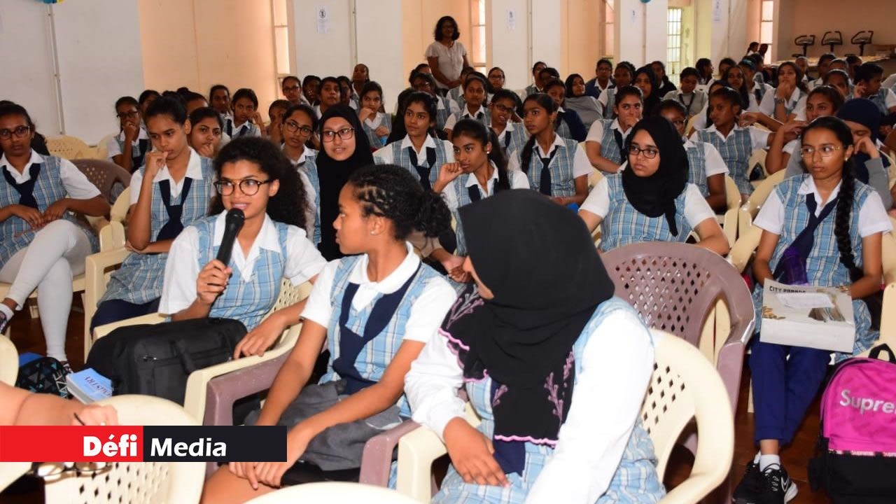 Les élèves pendant la session de questions et réponses.