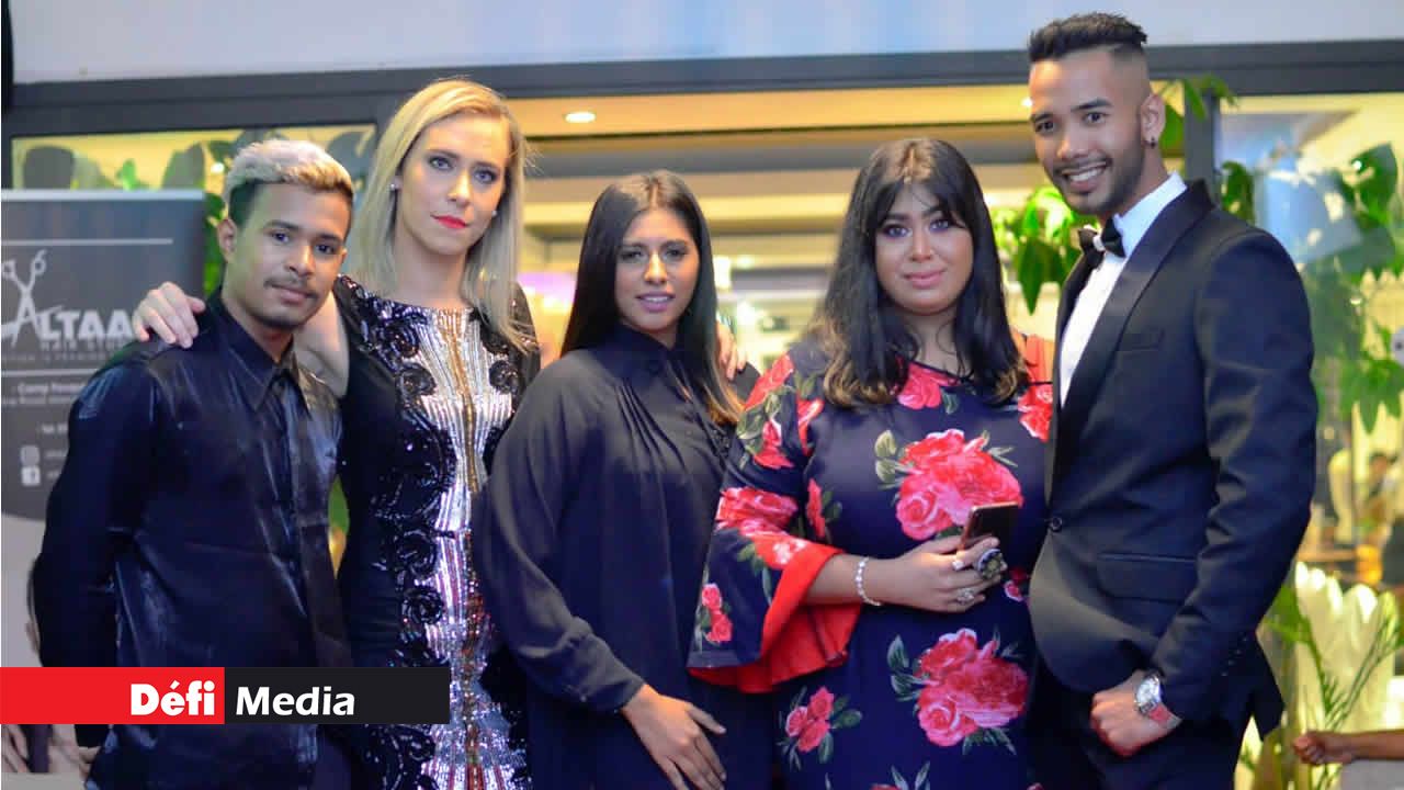 Camille Achard est entourée de ses amis qui la soutiennent. Camille Achard