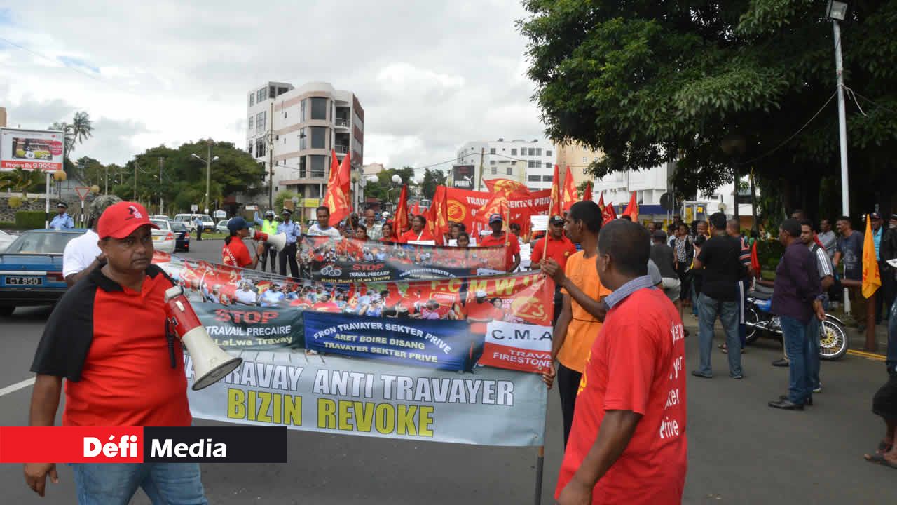 Une manifestation syndicale contre les lois du travail. 