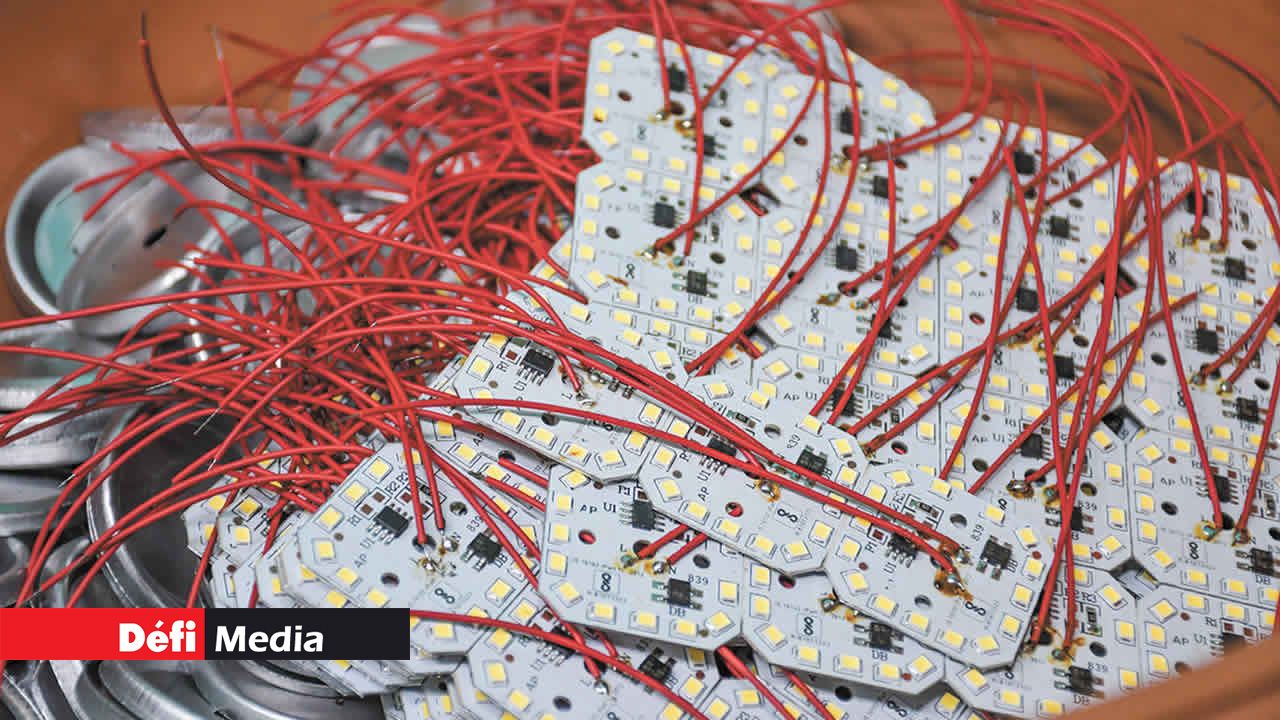 Quelques-unes des matières utilisées pour l’assemblage et le montage des ampoules LED.