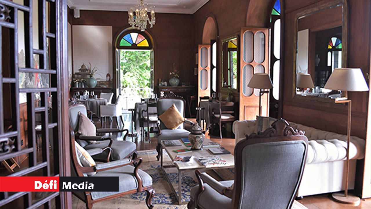 Le décor intérieur du château attire les visiteurs.