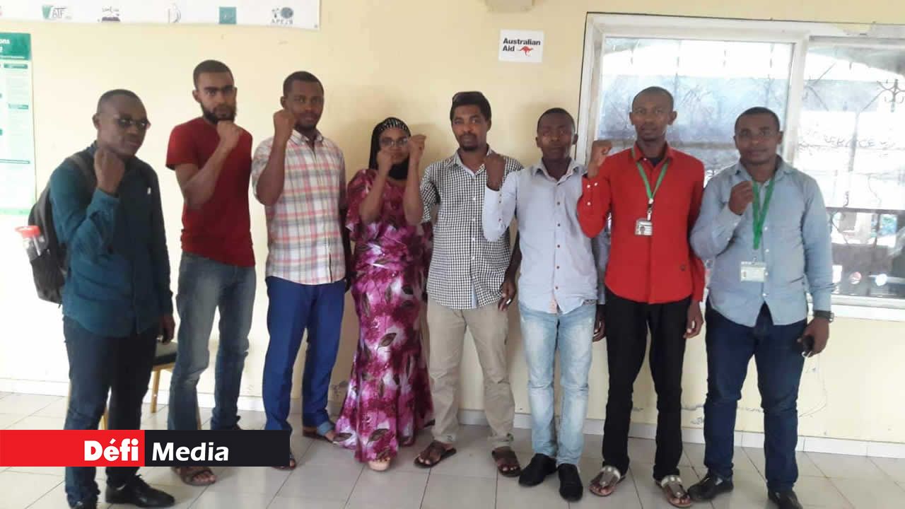 Le directeur de Dis-Moi avec l’équipe de Grande Comore.