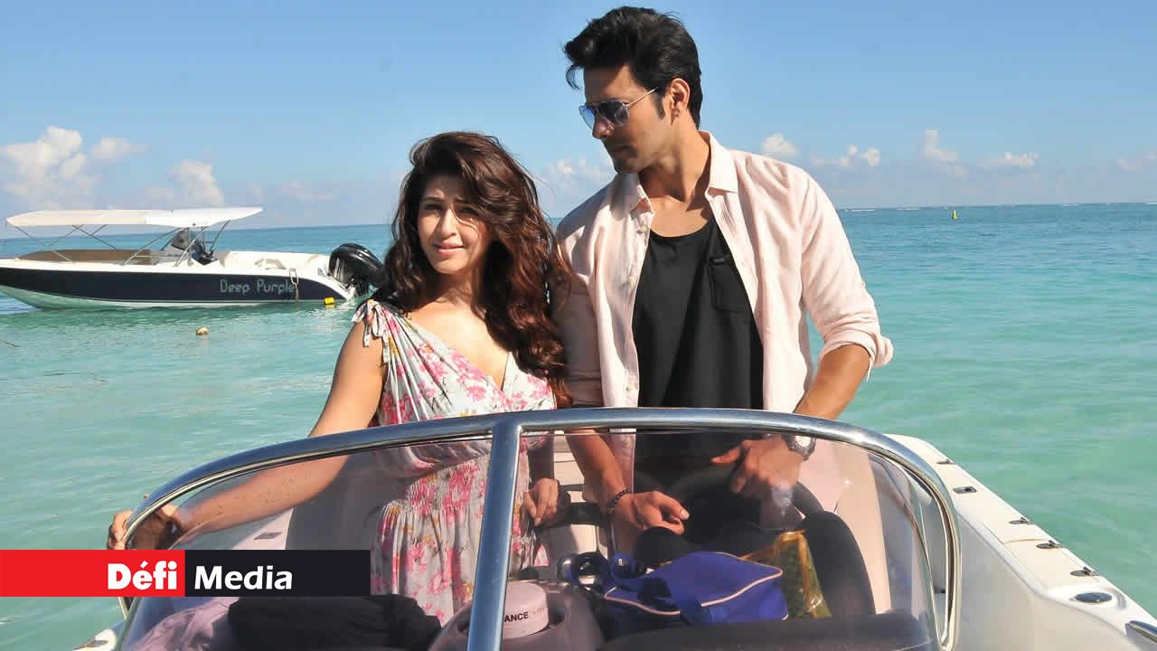 Les deux acteurs principaux du film, Sonarika Bhadora et Rajnish Duggal.