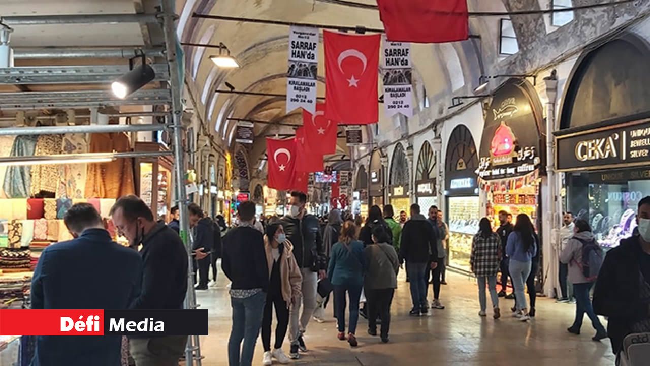 Au Grand Bazar, les magasins modernes côtoient les anciennes boutiques.