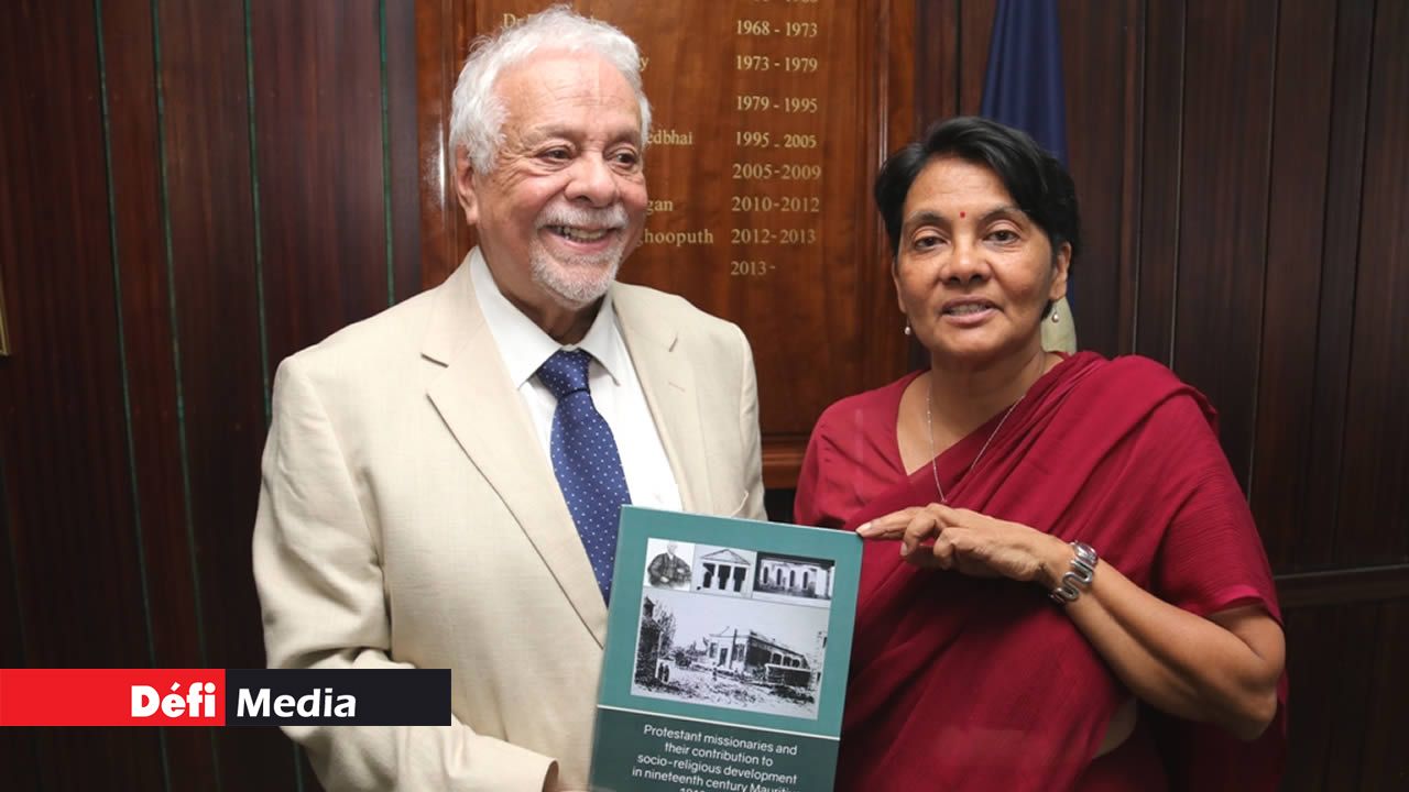 Michael Patrick William Allan et Vijaya Teelock.