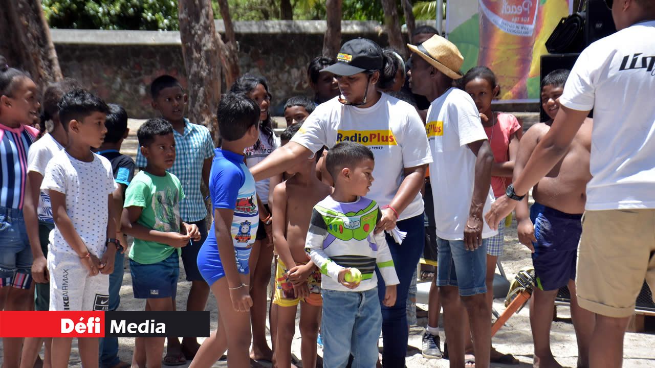 Les enfants ont pu participer pleinement à cette journée à la plage. Beach Tour Family Fun Day