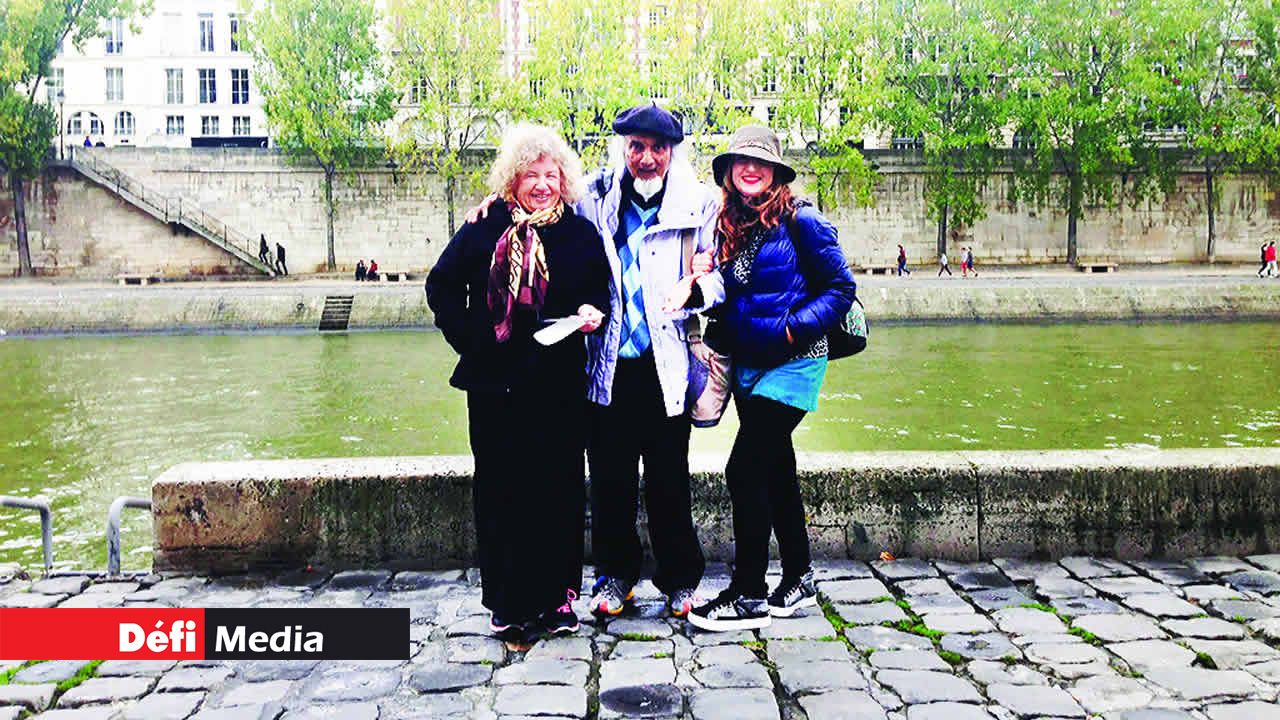 Installé en Californie, il y fonde sa famille. Son épouse Judy, à gauche, et Dawn, sa fille, qui est chercheuse à l’université de Standford.
