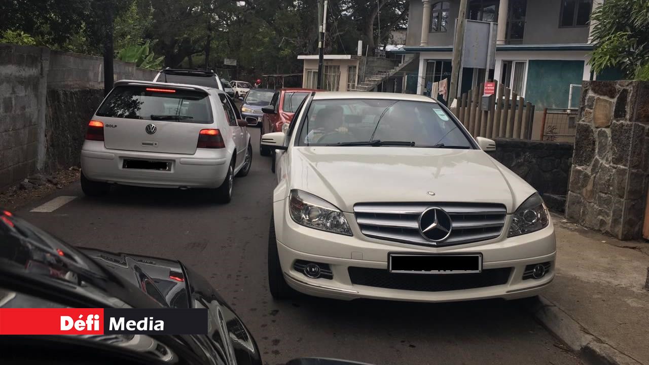 Trou-d’Eau-Douce : un «stationnement sauvage» qui dérange à la rue de Robillard