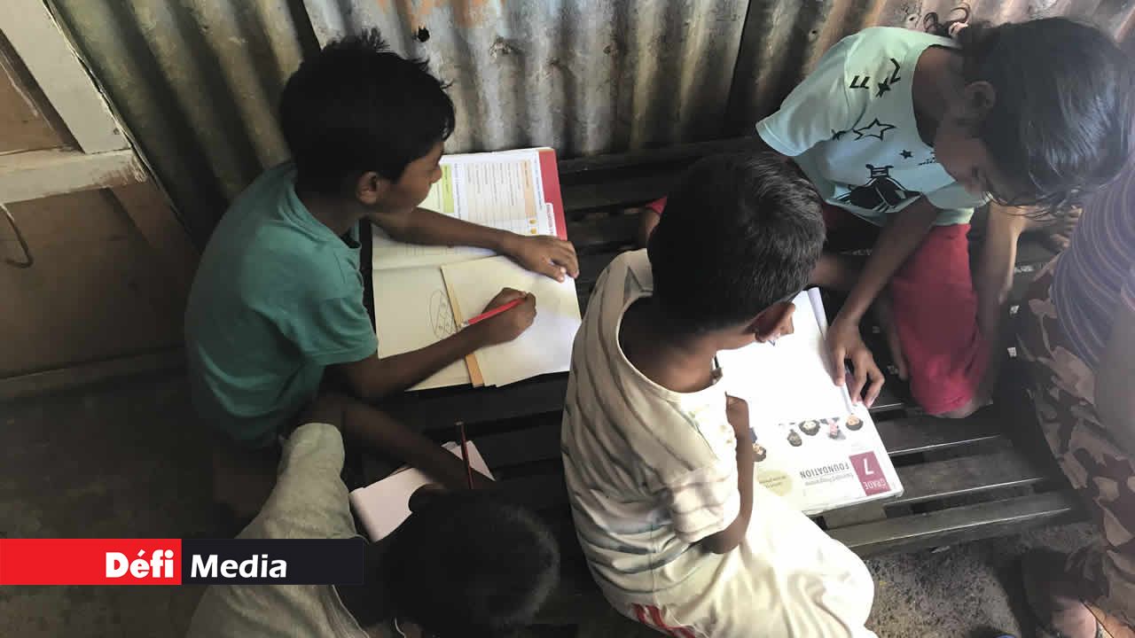 Les enfants ont besoin de matériel scolaire. Dans la mouise à La Ferme