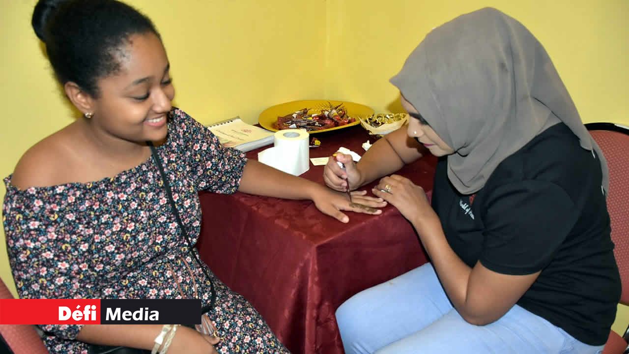 Application de henné gratuit par World of Henna. 7e édition du Salon de la Famille et de la Santé