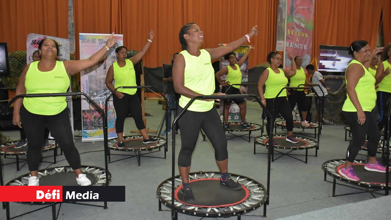 Démonstration de dance fitness par l’Atelier des artistes. 7e édition du Salon de la Famille et de la Santé