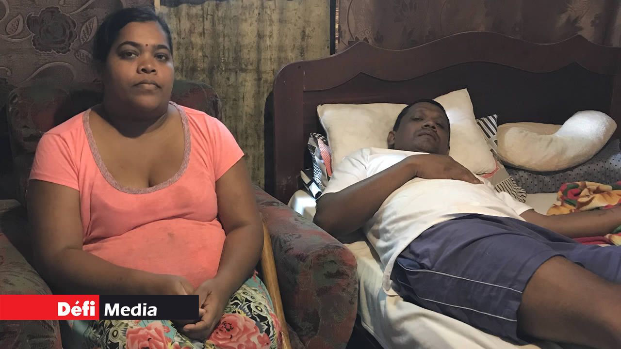 Prema Luximon au chevet de son époux Jay.