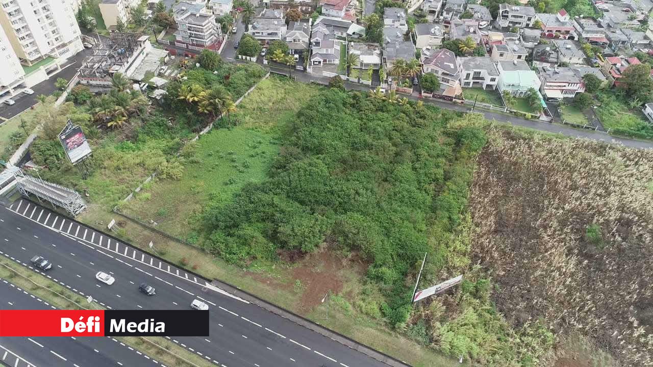 Vue aérienne du terrain du ministre Anwar Husnoo à Quatre-Bornes.