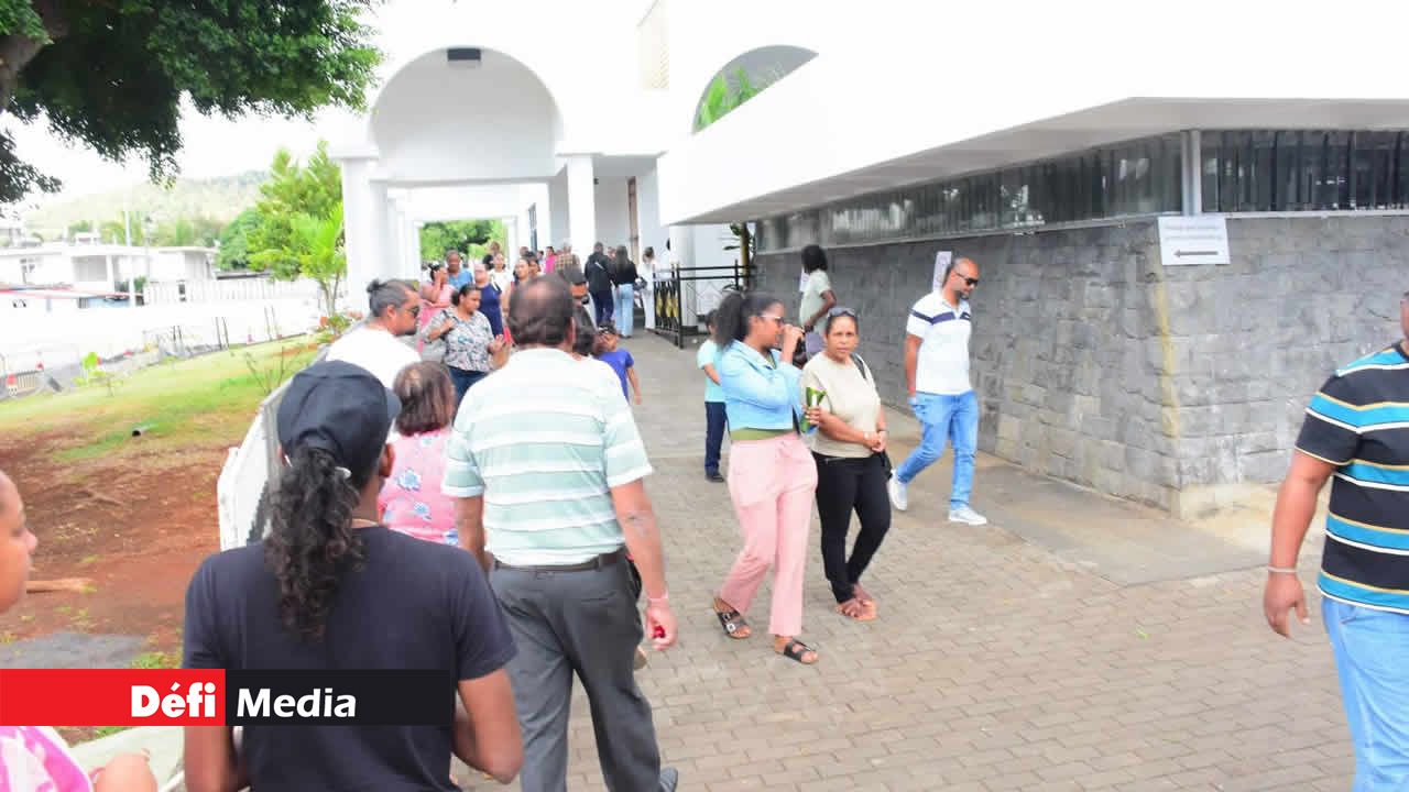 À l’entrée, des files se formaient déjà ce week-end, un avant-goût du jour J.
