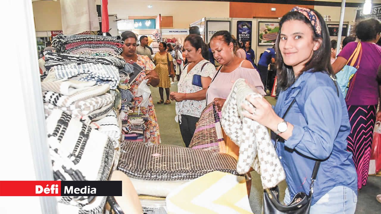 Le stand de K&M Impex met l’accent sur sa variété de tapis.