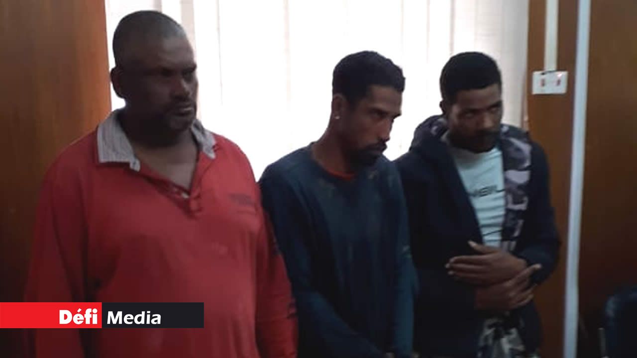 De g. à dr : Oomar Karrimbaccus,  Hemsley Jean-Pierre, Jean-Michel Rosette.