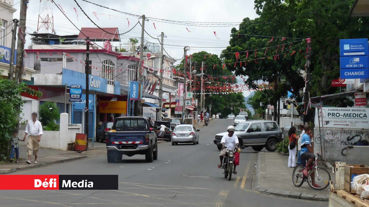 Le terrain est situé le long de la route Royale.
